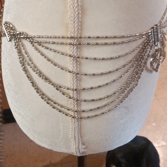 Frederick's of Hollywood Beautiful chain belt total length 44" - Picture 3 of 4